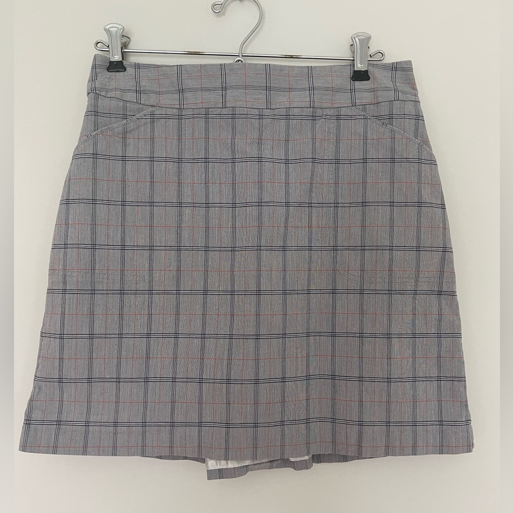 Peter Millar Women's Size 6 Golf Skort 1/2" Zipper in Back Grey Check Pockets